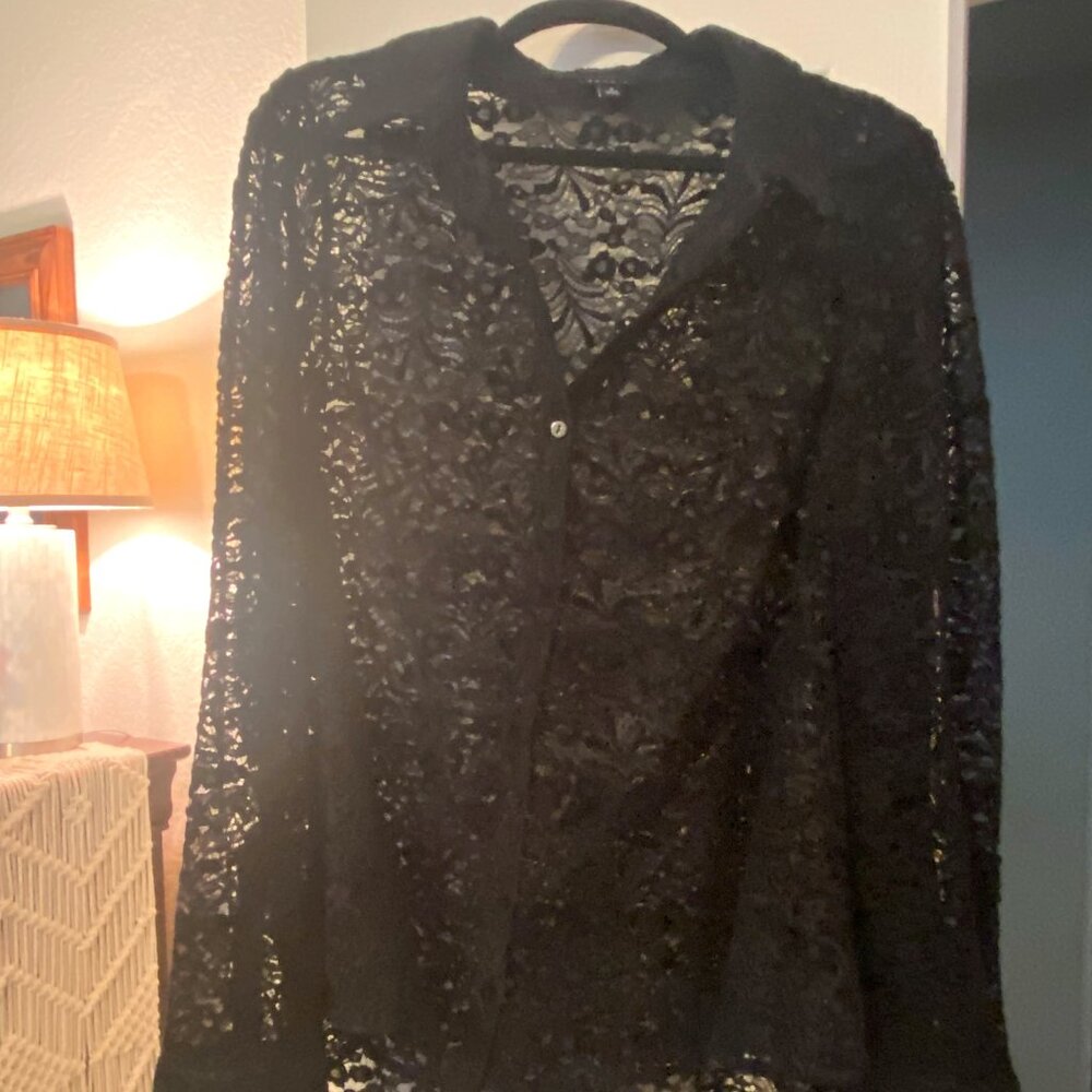 EUC Torrid Sz 0 10/12 Soft Black Lace Shirt